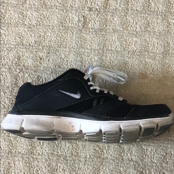 black nike running shoes - Picture 3 of 3